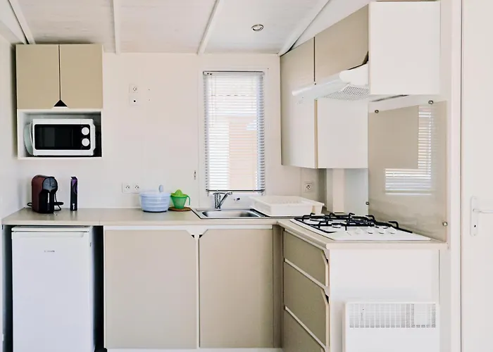 Kemping U Pezzo - Mobil Premium Climatise 4 Pieces 6/8 Personnes Mae-2285 2*